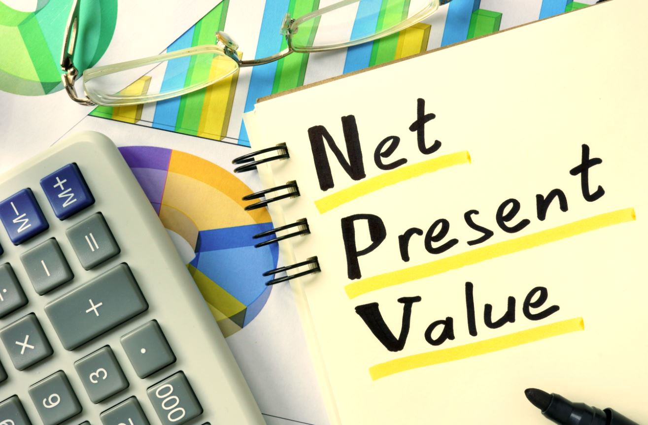 ارزش فعلی خالص (NPV) چیست و چگونه محاسبه می‌شود؟